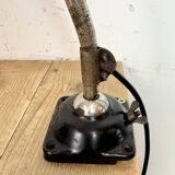 Lampe de bureau, d'atelier industriel en tôle émaillée noire, années 1950