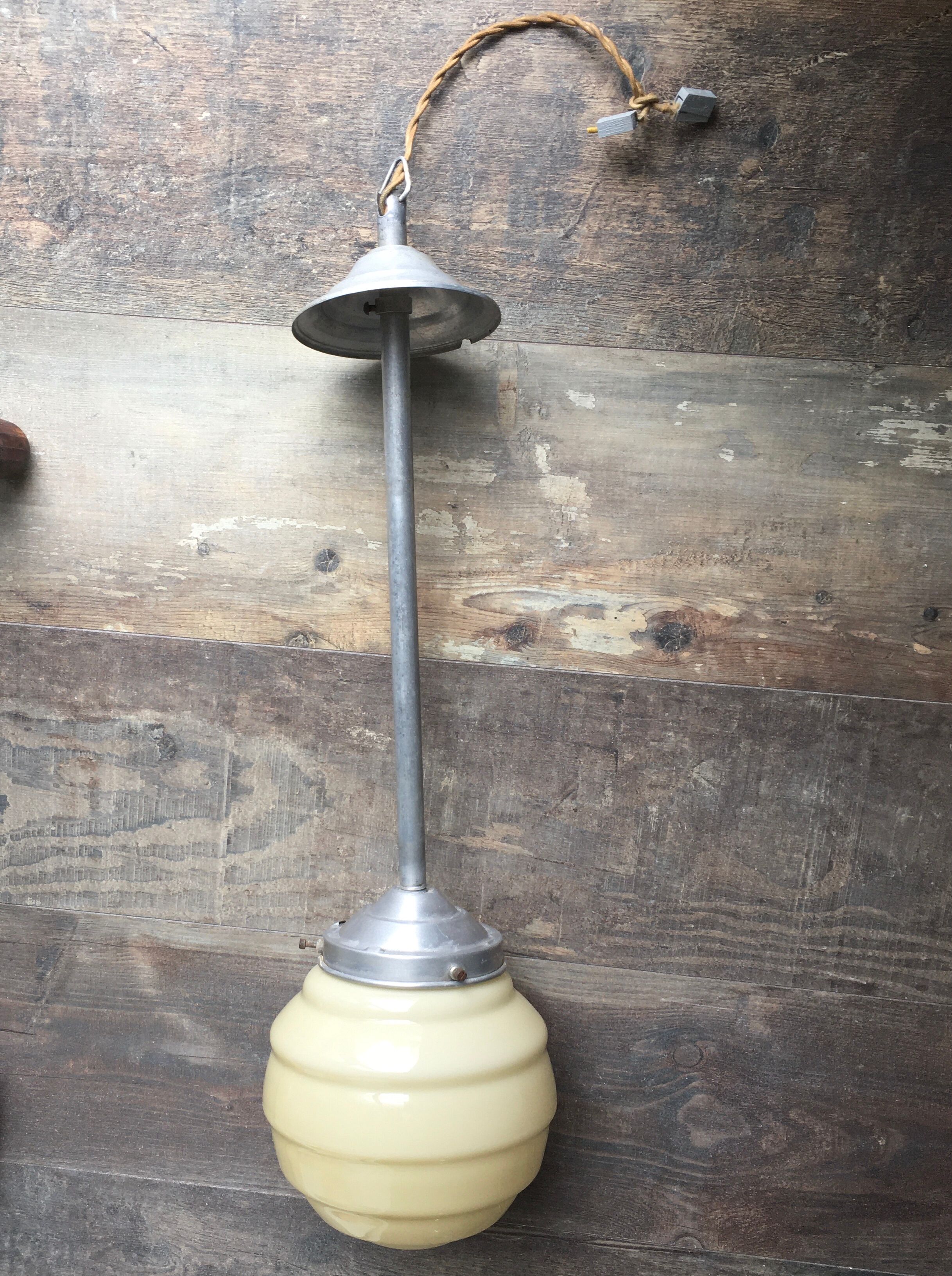 Art Deco ball suspension