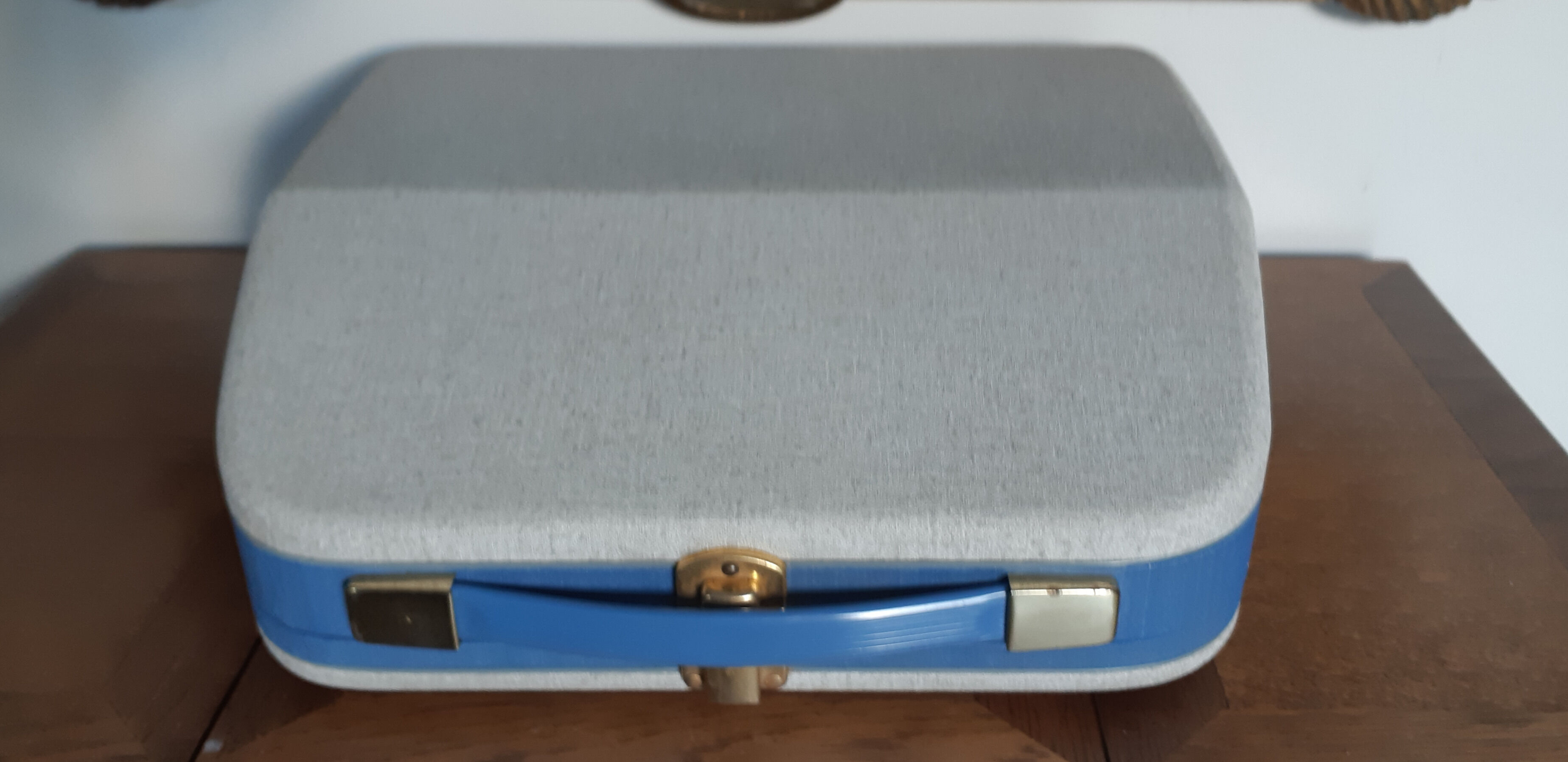Functional blue typewriter