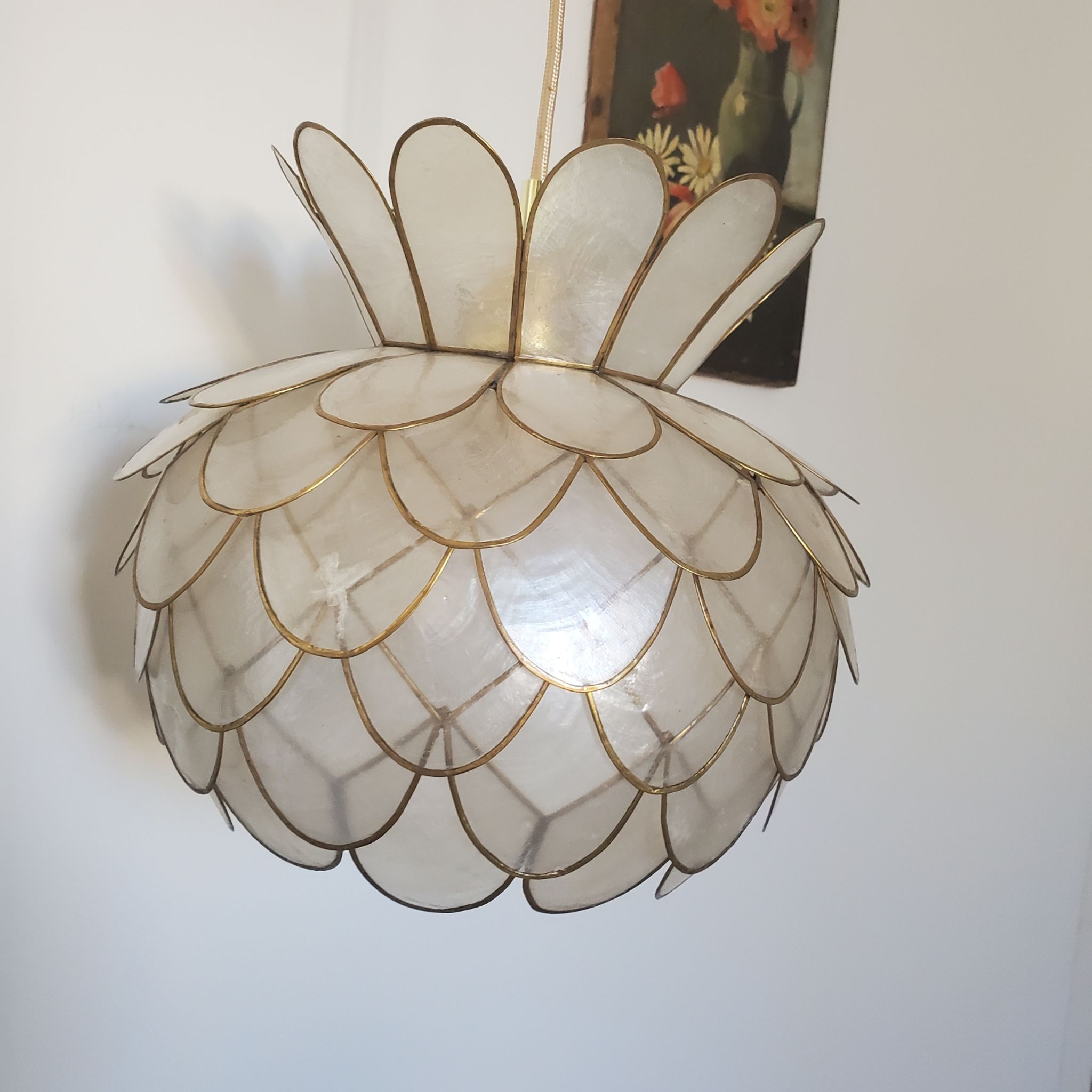 Suspension fleur de lotus en nacre et laiton