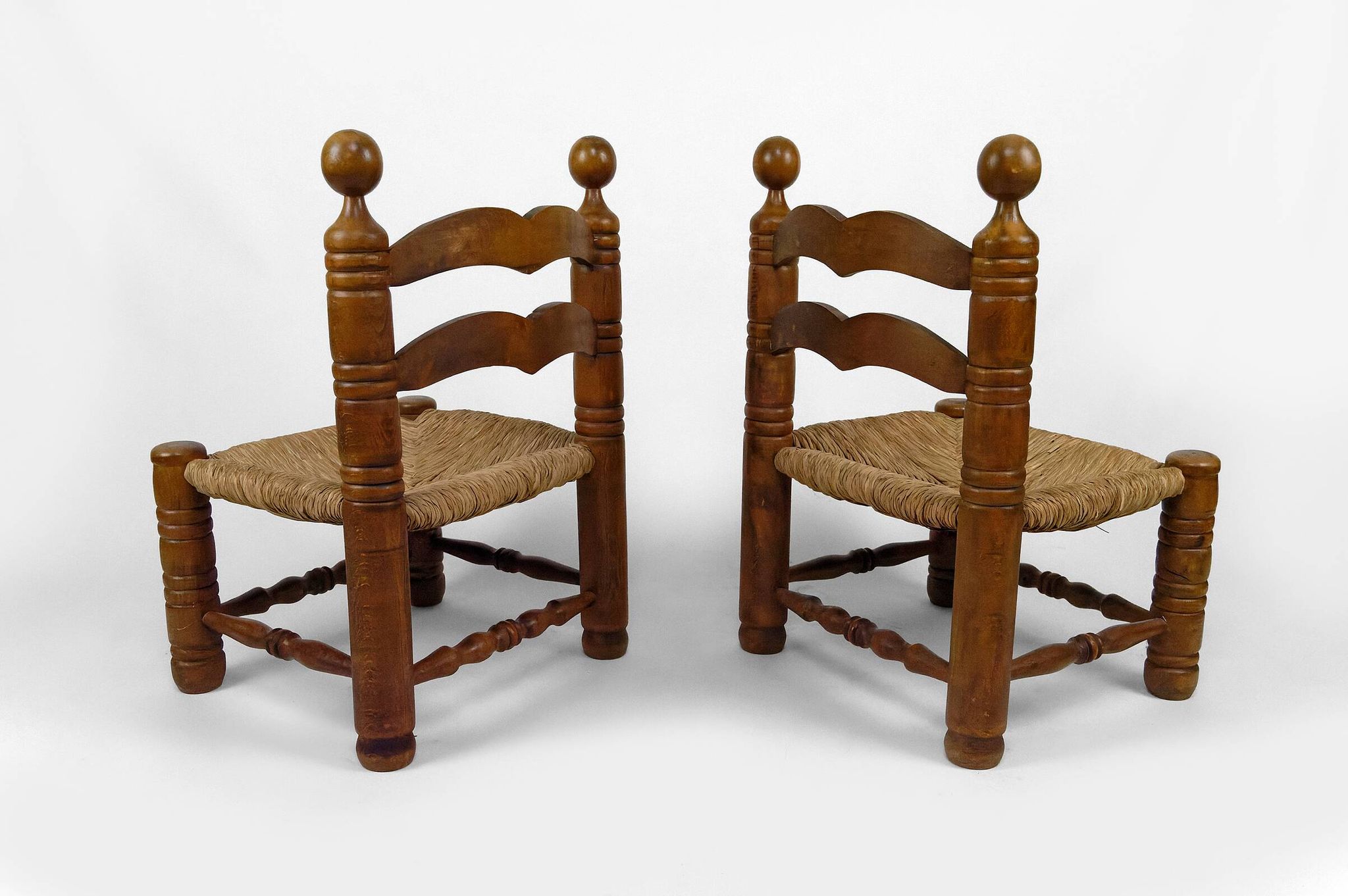 Paire de chaises basses paillées