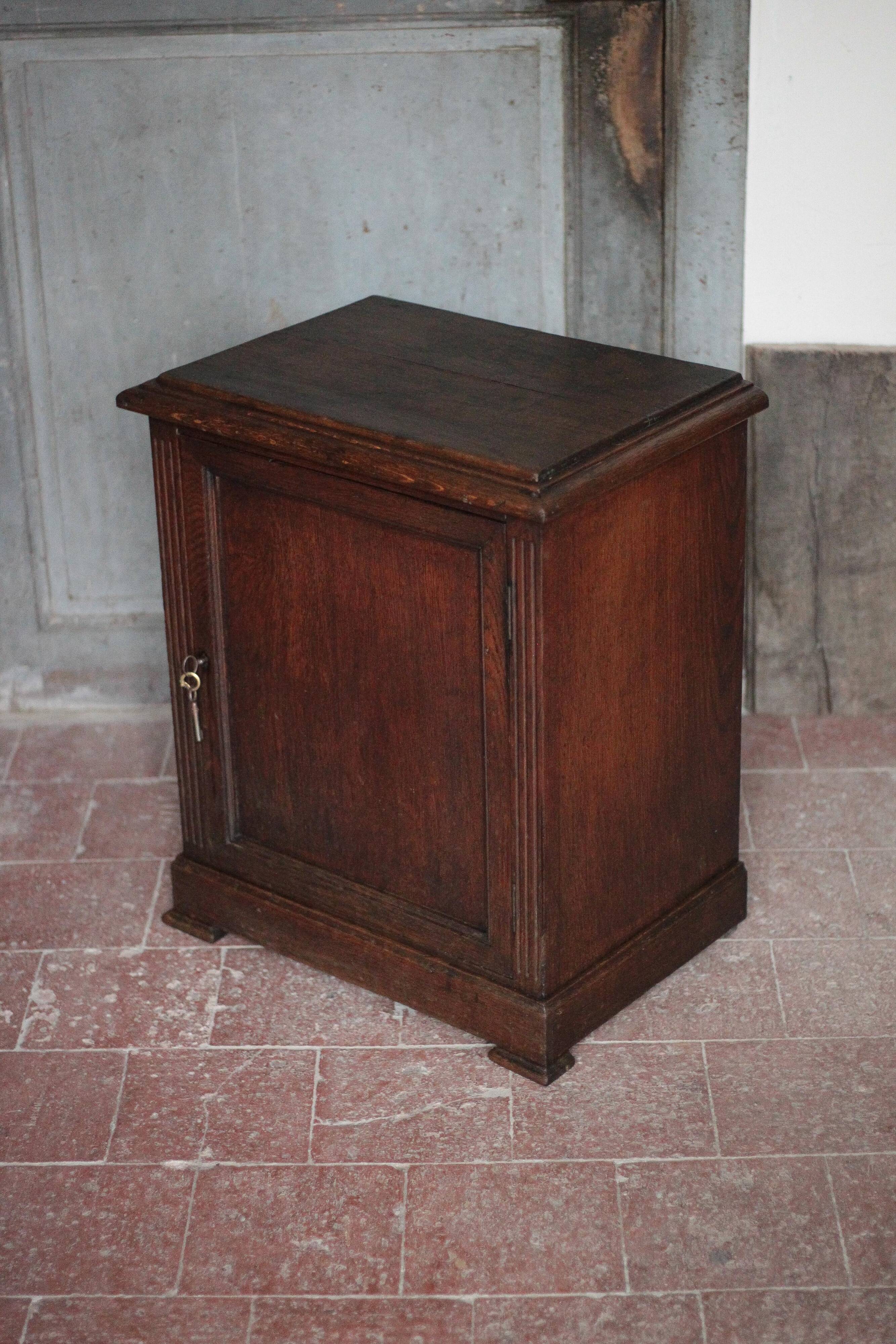 Wooden cabinet with 1 door, jam cabinet, storage unit.