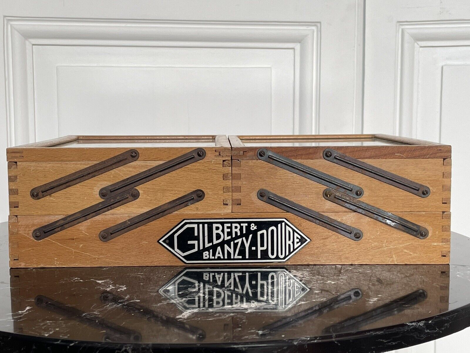 Pen display Gilbert & Blanzy Poure