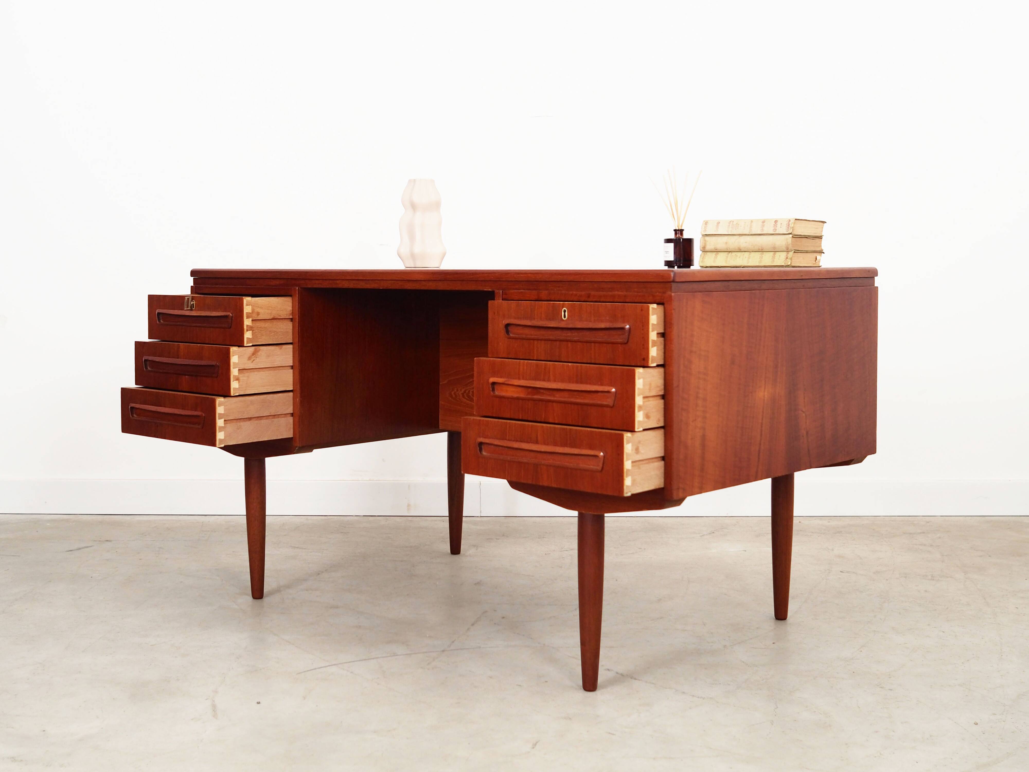 Teak desk, Danish design, 1970s, manufactured by AP Møbler Svenstrup