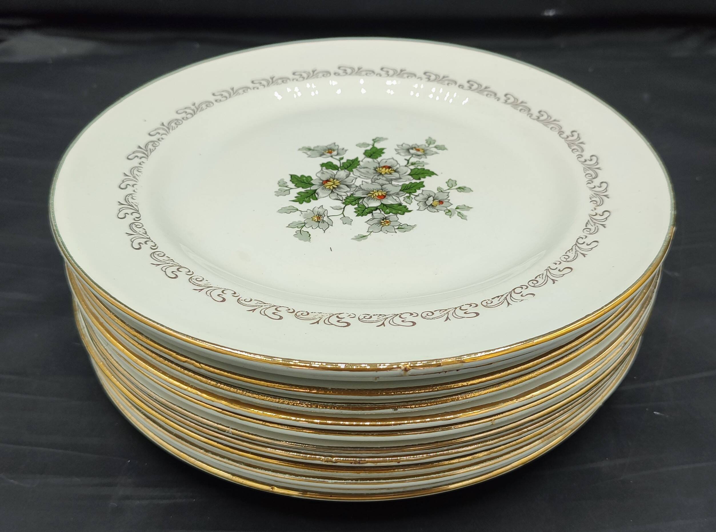 Service of 12 vintage flat plates L'Amandinois Floral Decoration and Gilding