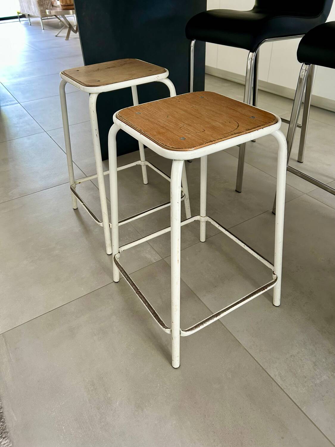 2 snack stools from the 70s, metal and wood, good condition