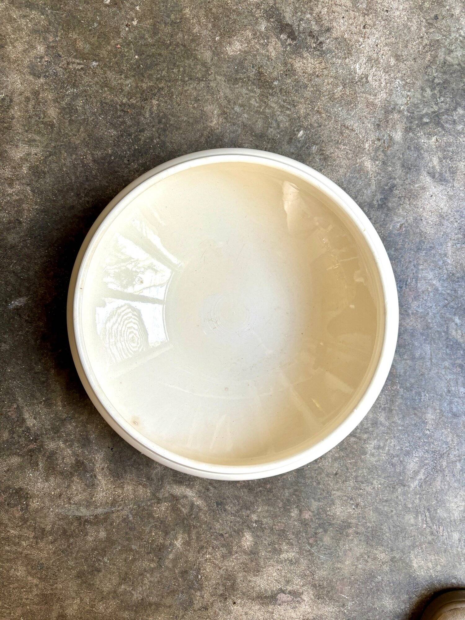 Longchamp salad bowl in iron earth, “Lily” service