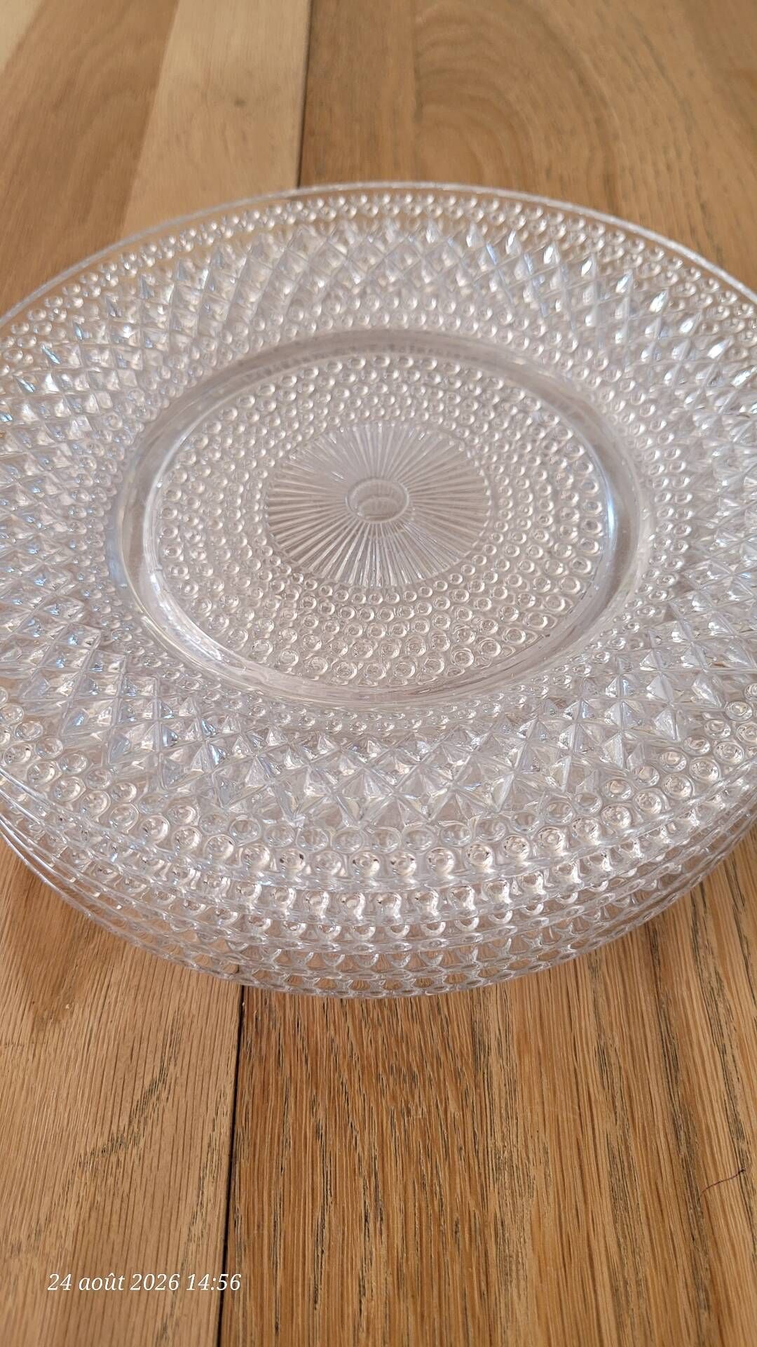 5 assiettes à dessert en verre épais ciselé transparent