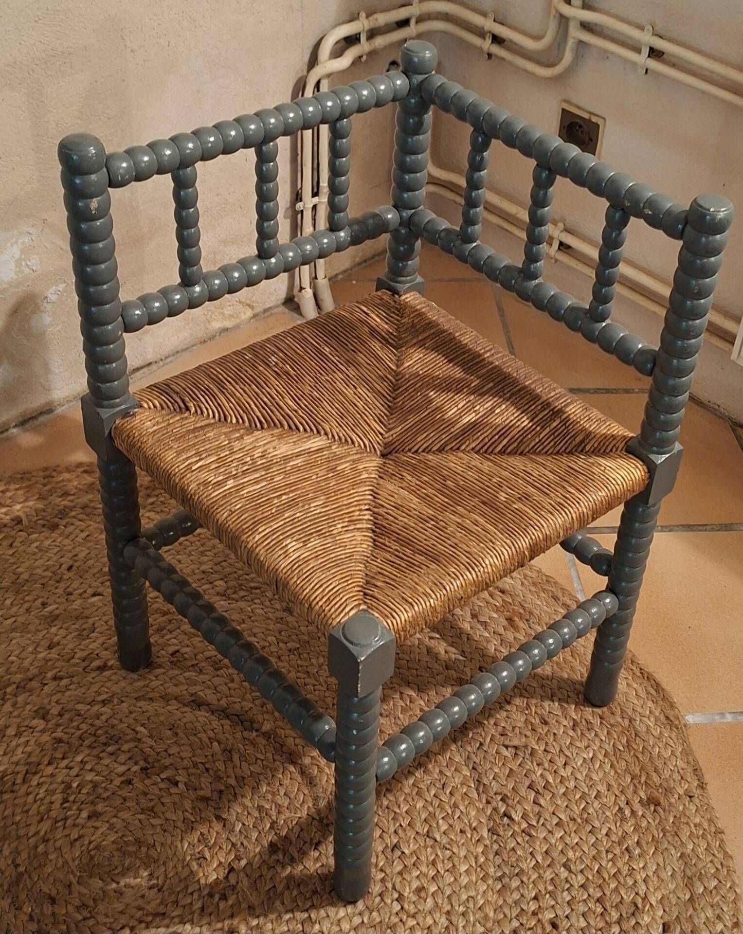 Paire de chaises d'angle
