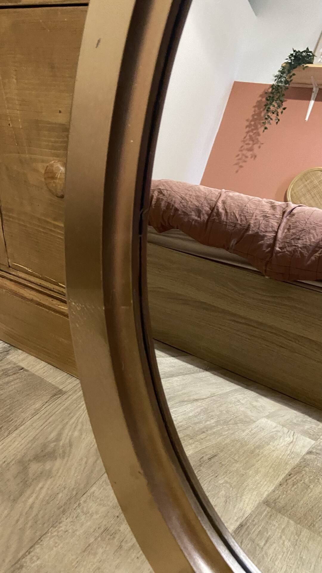 Oval gold medallion mirror – Classic style – 67 x 52 cm