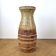 Vase en grès pyrite vintage signée O à décor abstrait