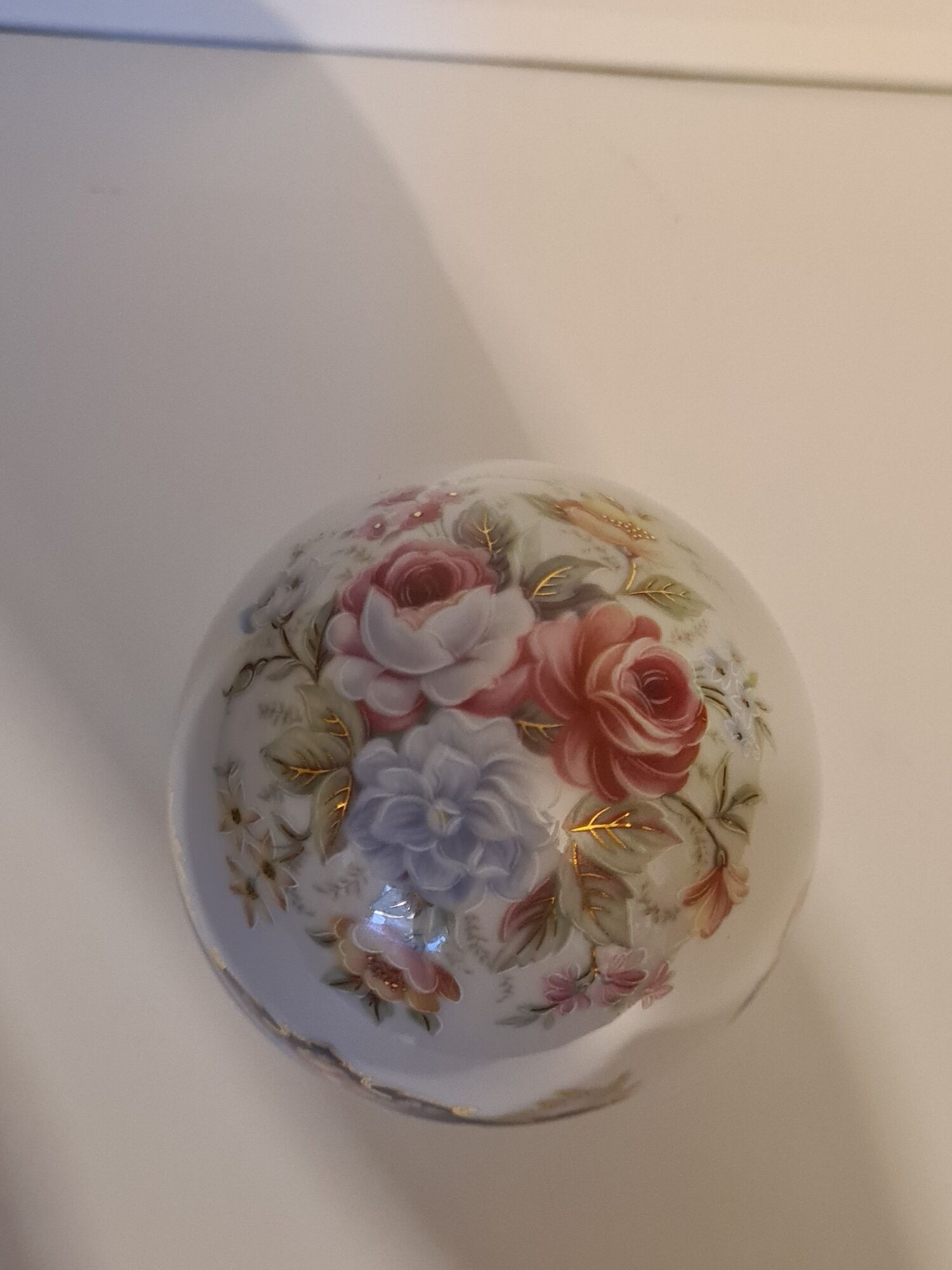 Boîte ovoïde porcelaine du Portugal décor floral