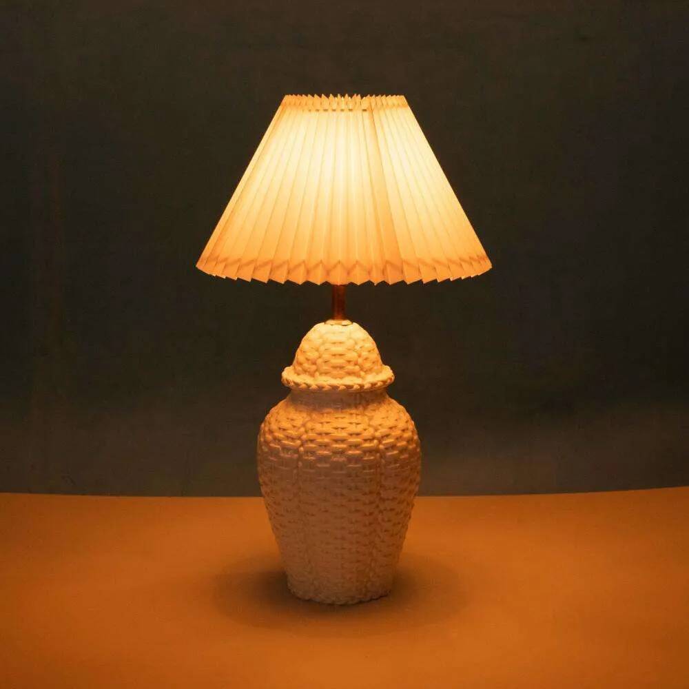 Vintage table lamp in woven ceramic Regency style.