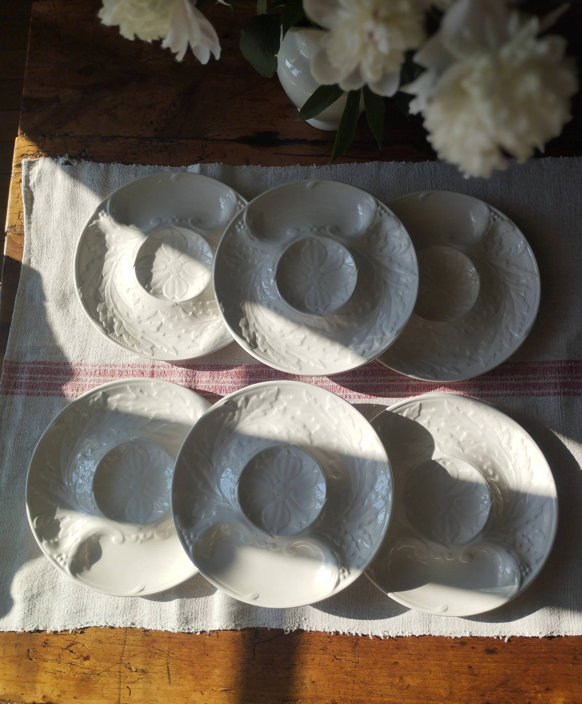 Set of 6 artichoke plates in white faience from Gien.