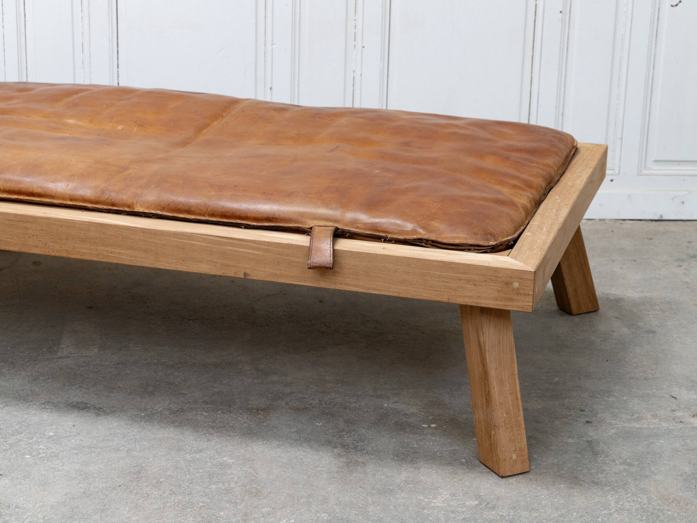 Daybed en cuir vintage et chêne 1950