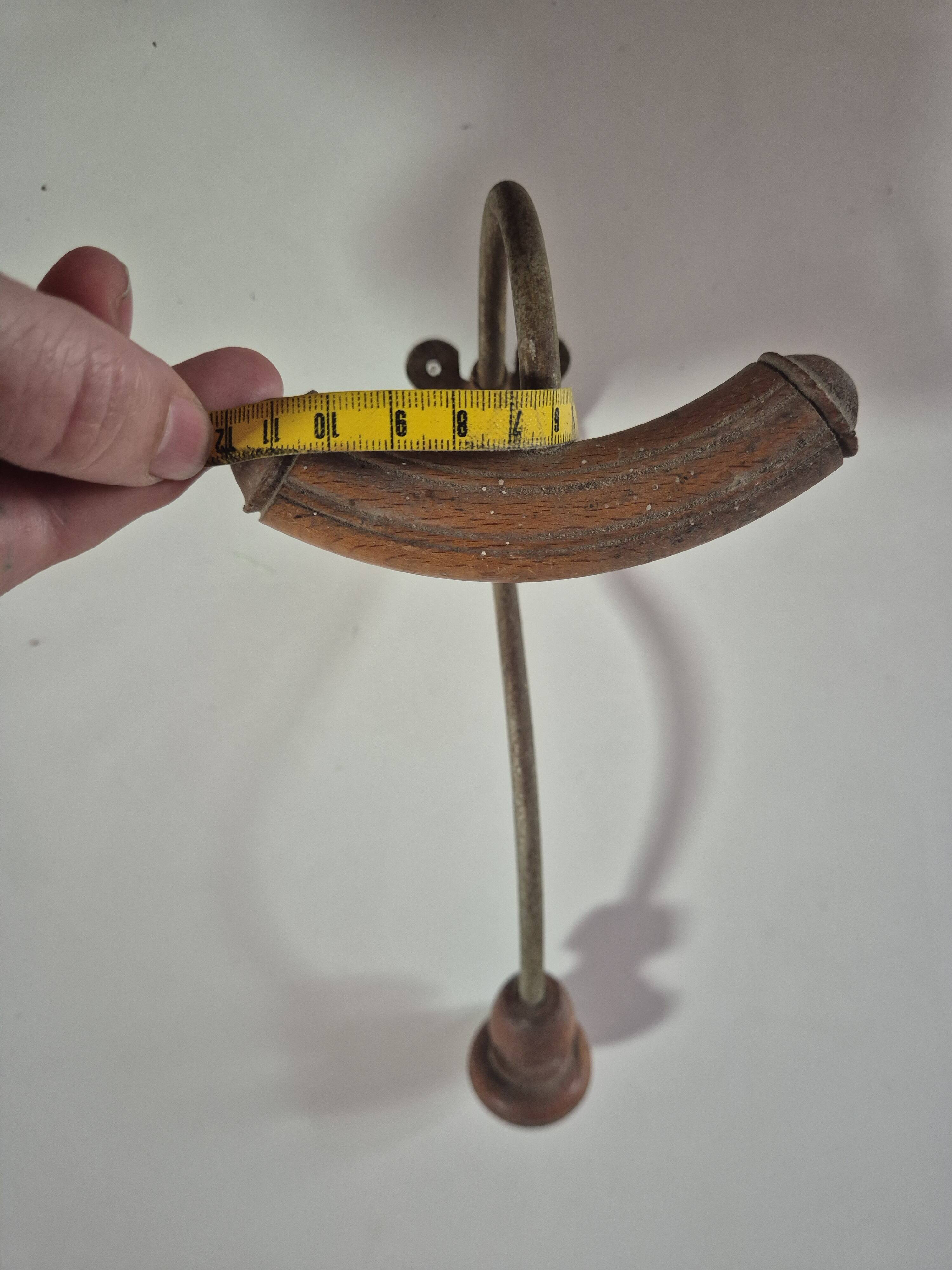 Vintage 1960s wall coat rack in wood and metal.