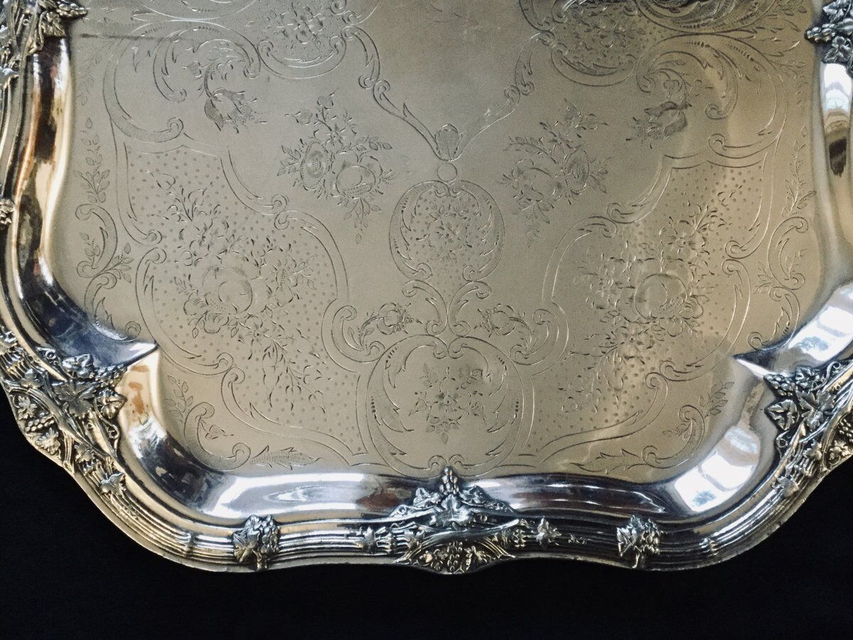 Lined metal service tray