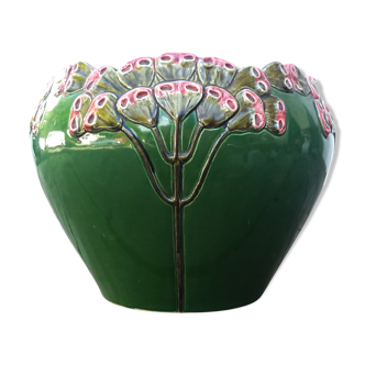 Onnaing pot cache in dabbling