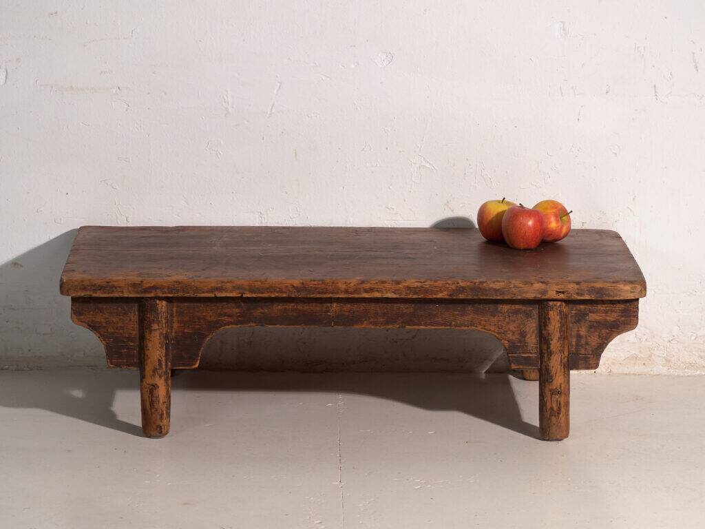 Table basse kang ancienne en bois d’orme – Chine, vers 1900