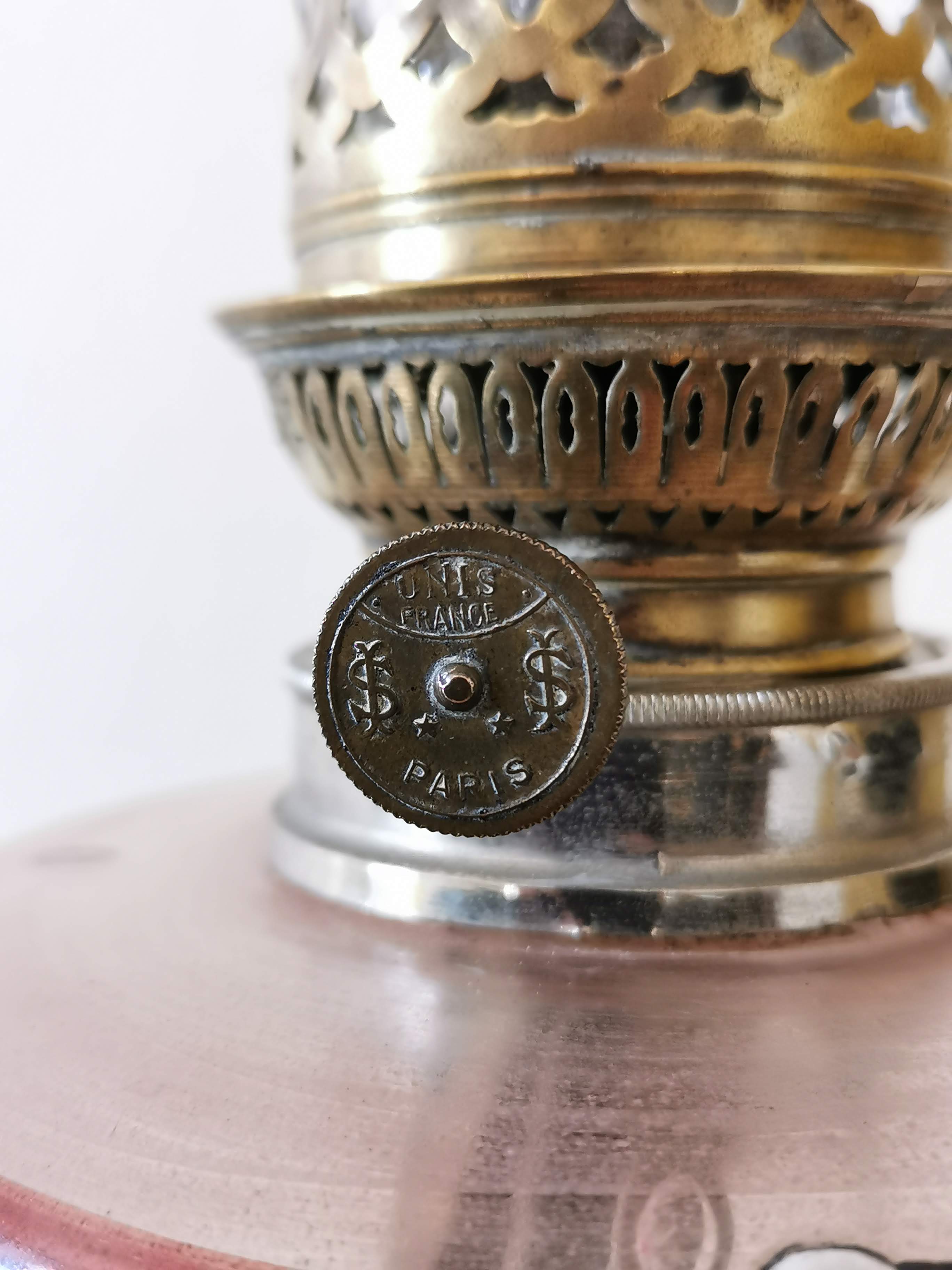 Kerosene lamp late nineteenth century mounted on Corinthian column.