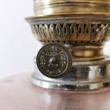 Lampe à pétrole fin xixème siècle montée sur colonne corinthienne.