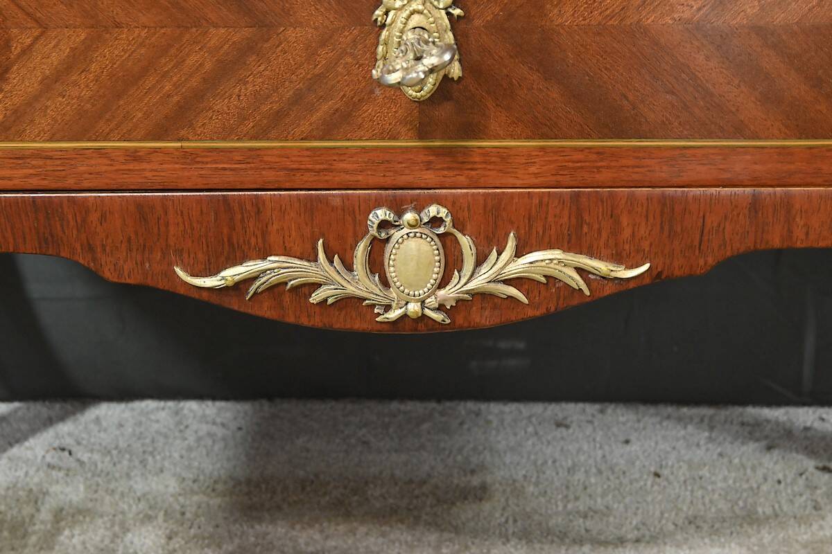 Small Mahogany Chest of Drawers – Part 1 of the 20th Century