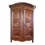 armoire Louis XV galbée du XVIII ème