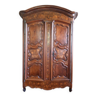 armoire Louis XV galbée du XVIII ème