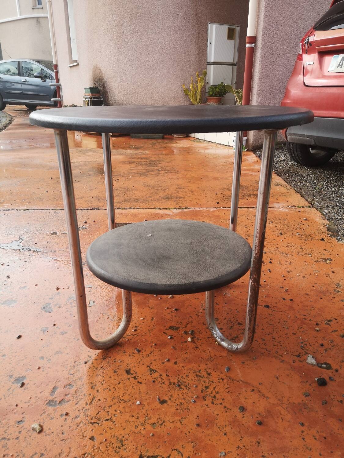 Misvanderho side table