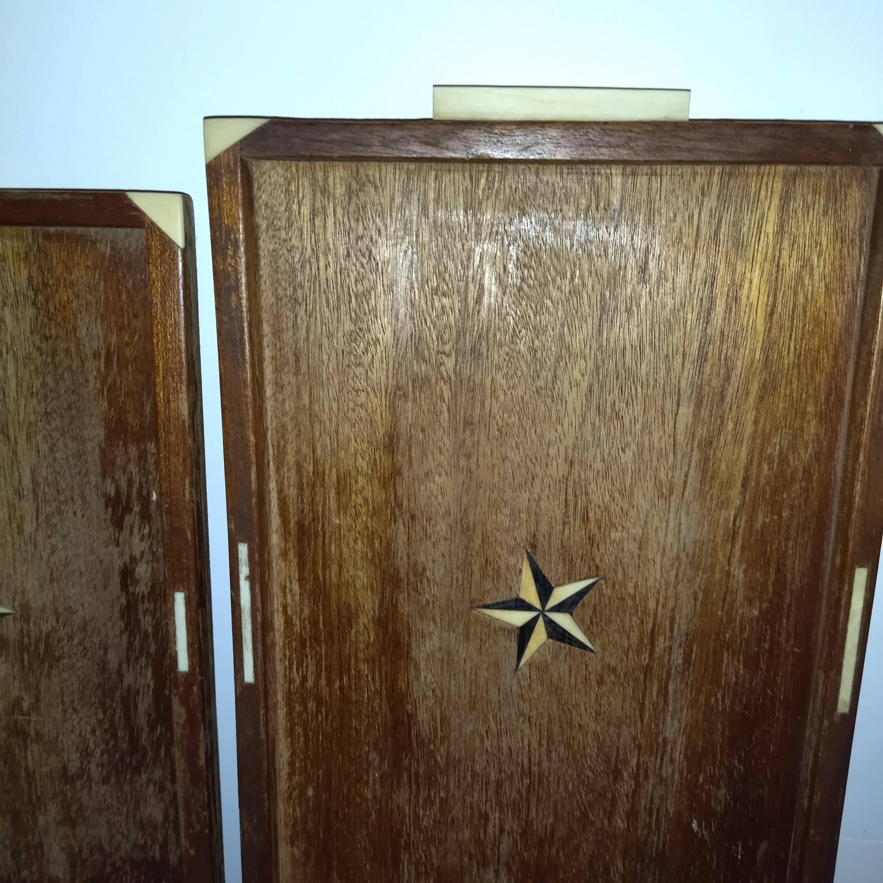 3 pull-out trays in teak and ebony bone marquetry