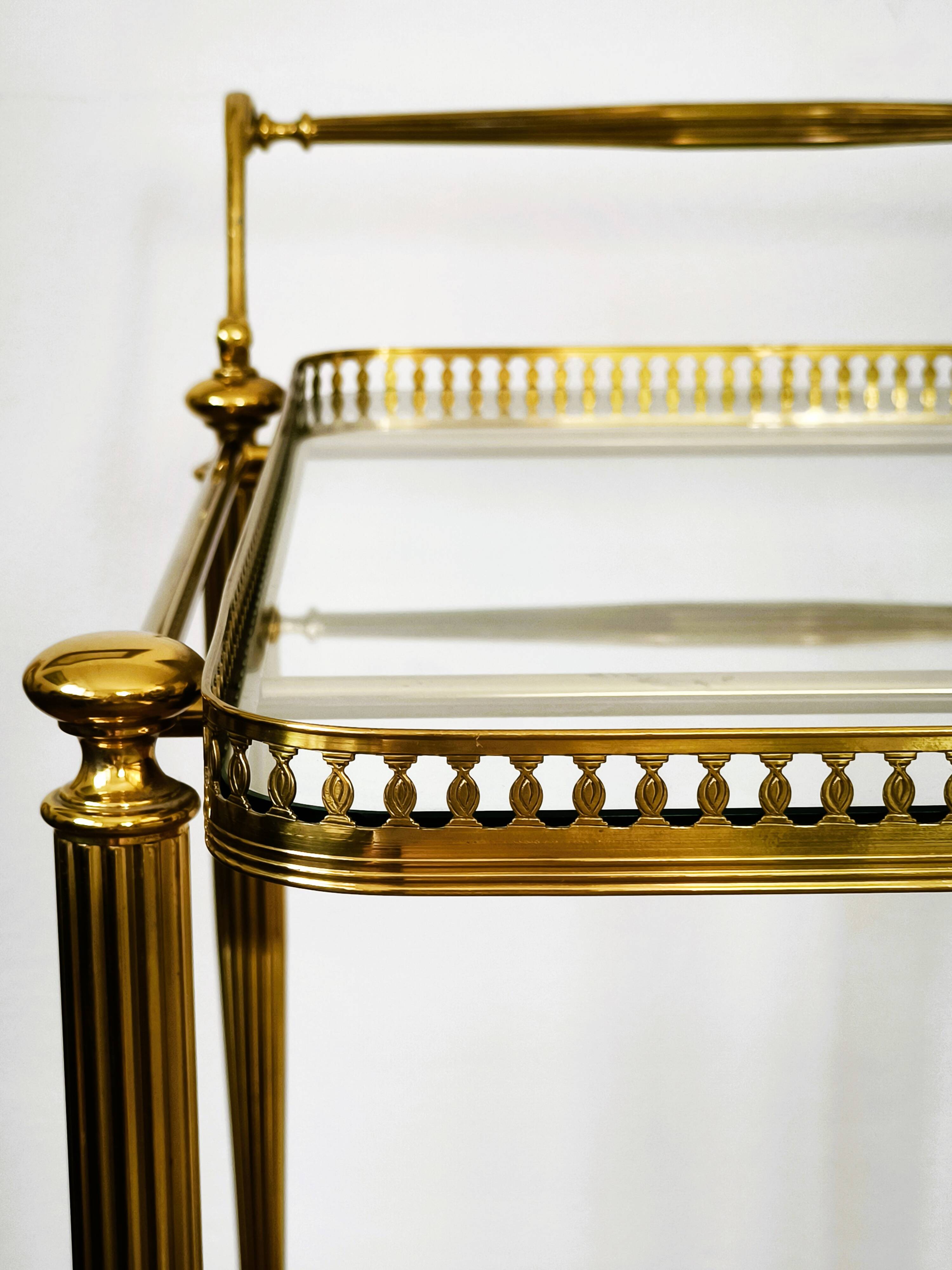 Rolling bar cart in brass and glass, mid-century, Italy