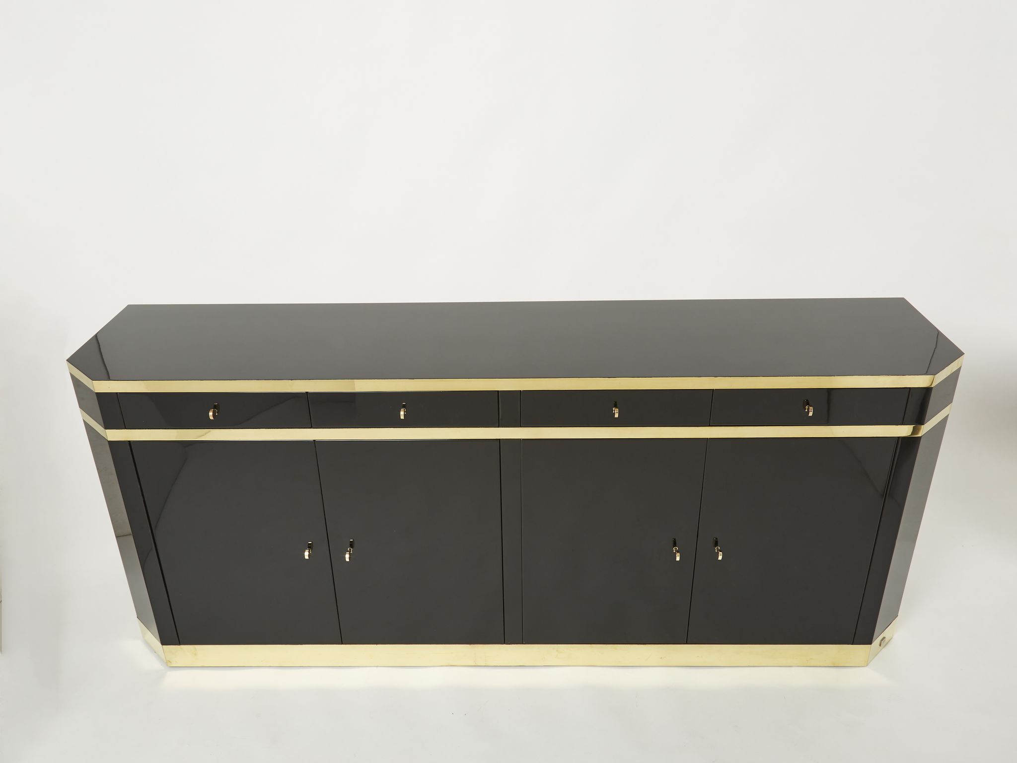 Enfilade laquée noire et laiton signée J.C. Mahey années 70