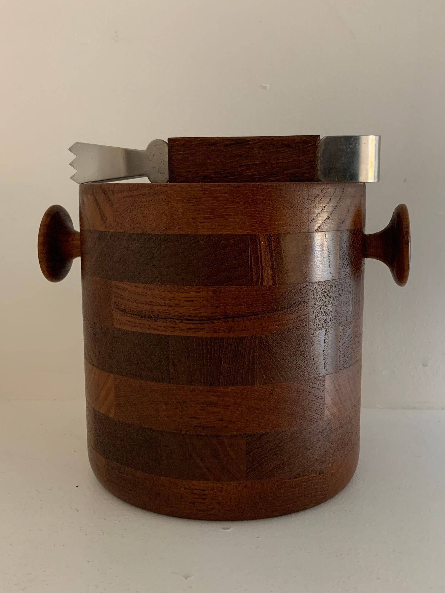 Scandinavian ice bucket in MCM Denmark teak and its ice claws