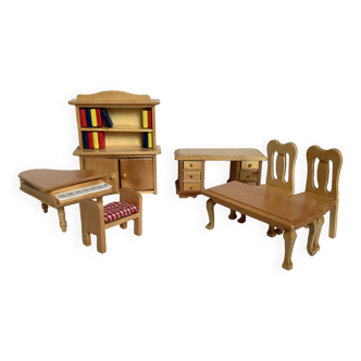Dollhouse furniture