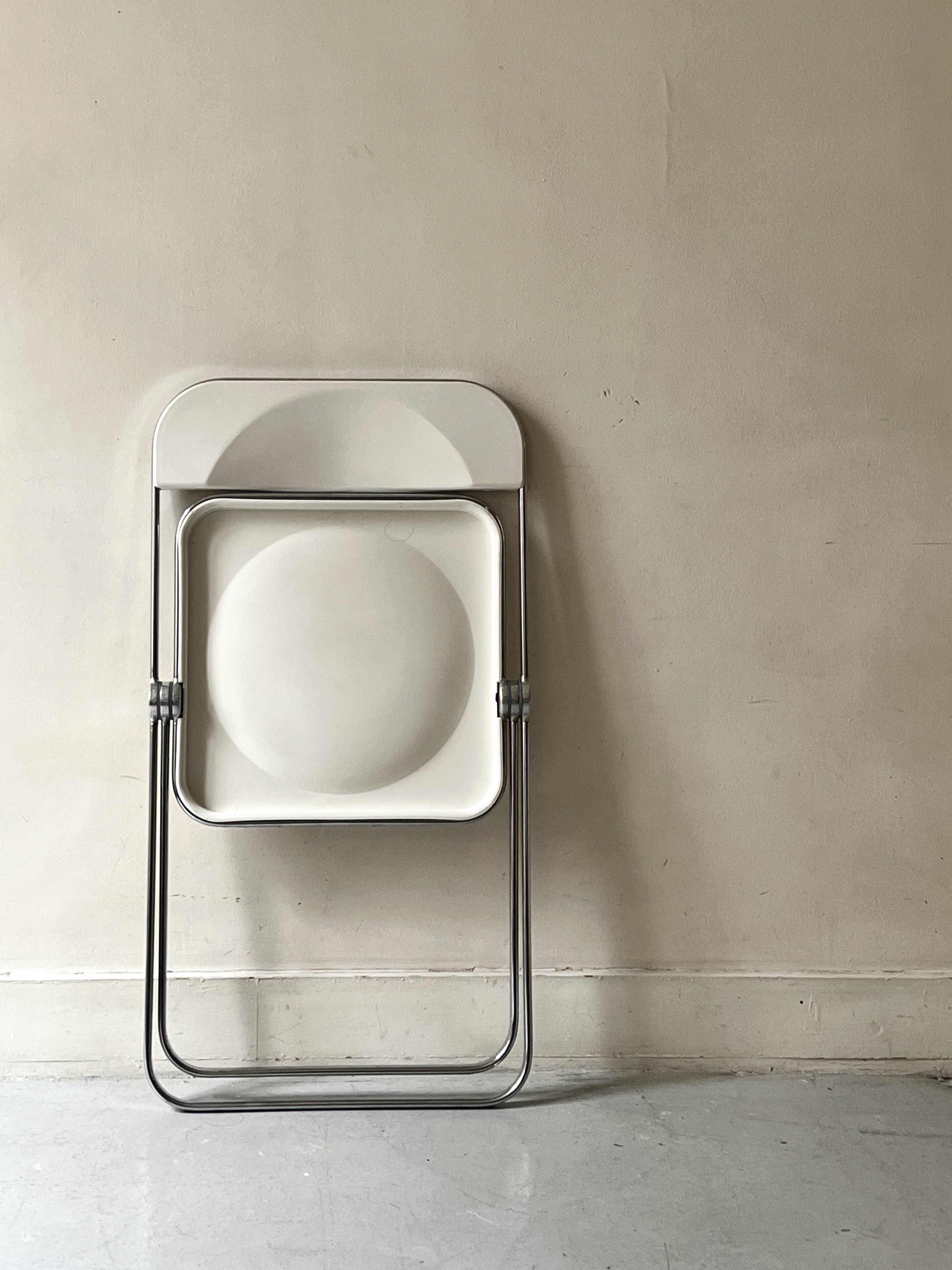 Folding chair Plia by Giancarlo Piretti, Castelli edition, 1970.