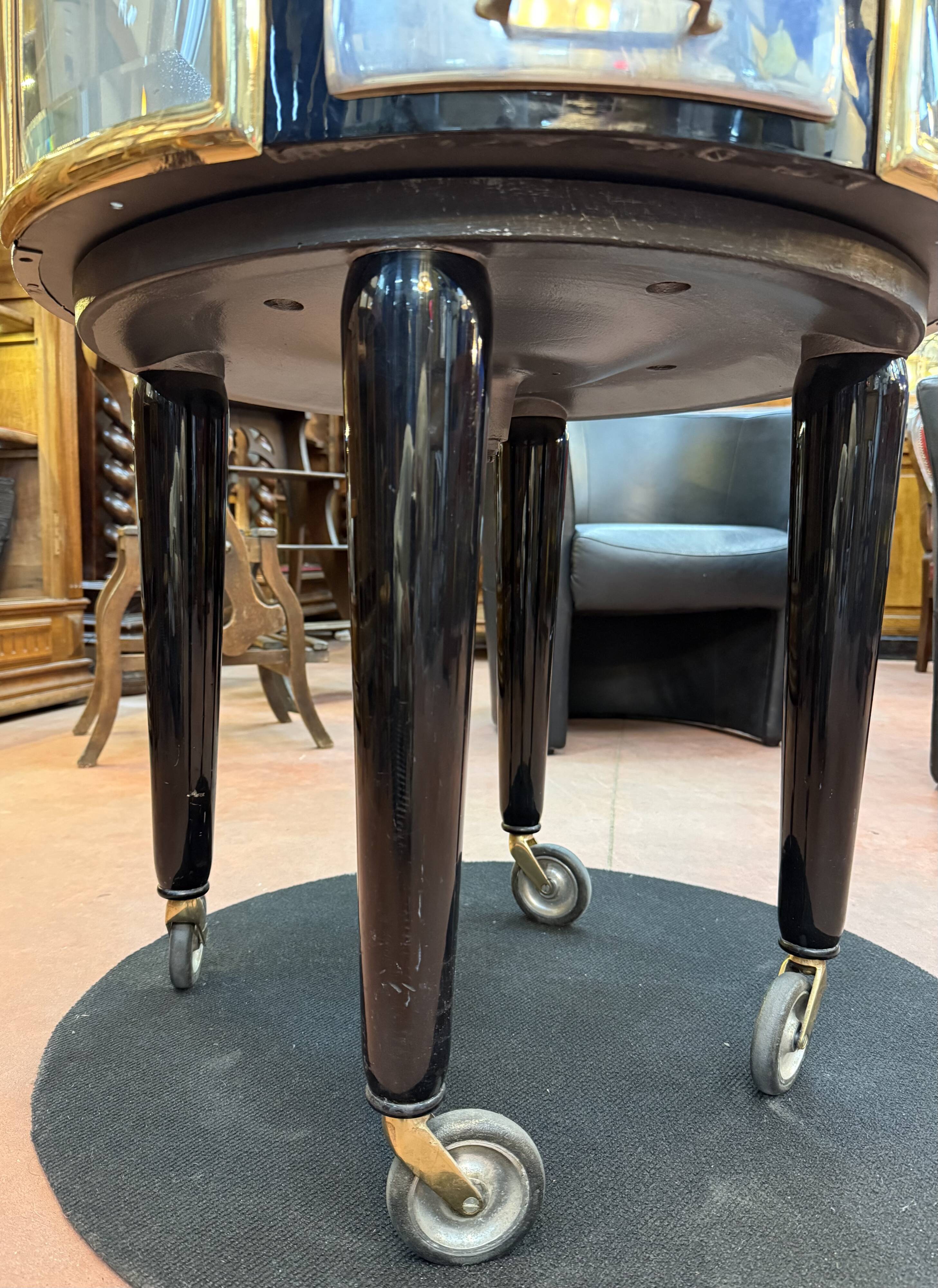 Gyrator dentist's cabinet