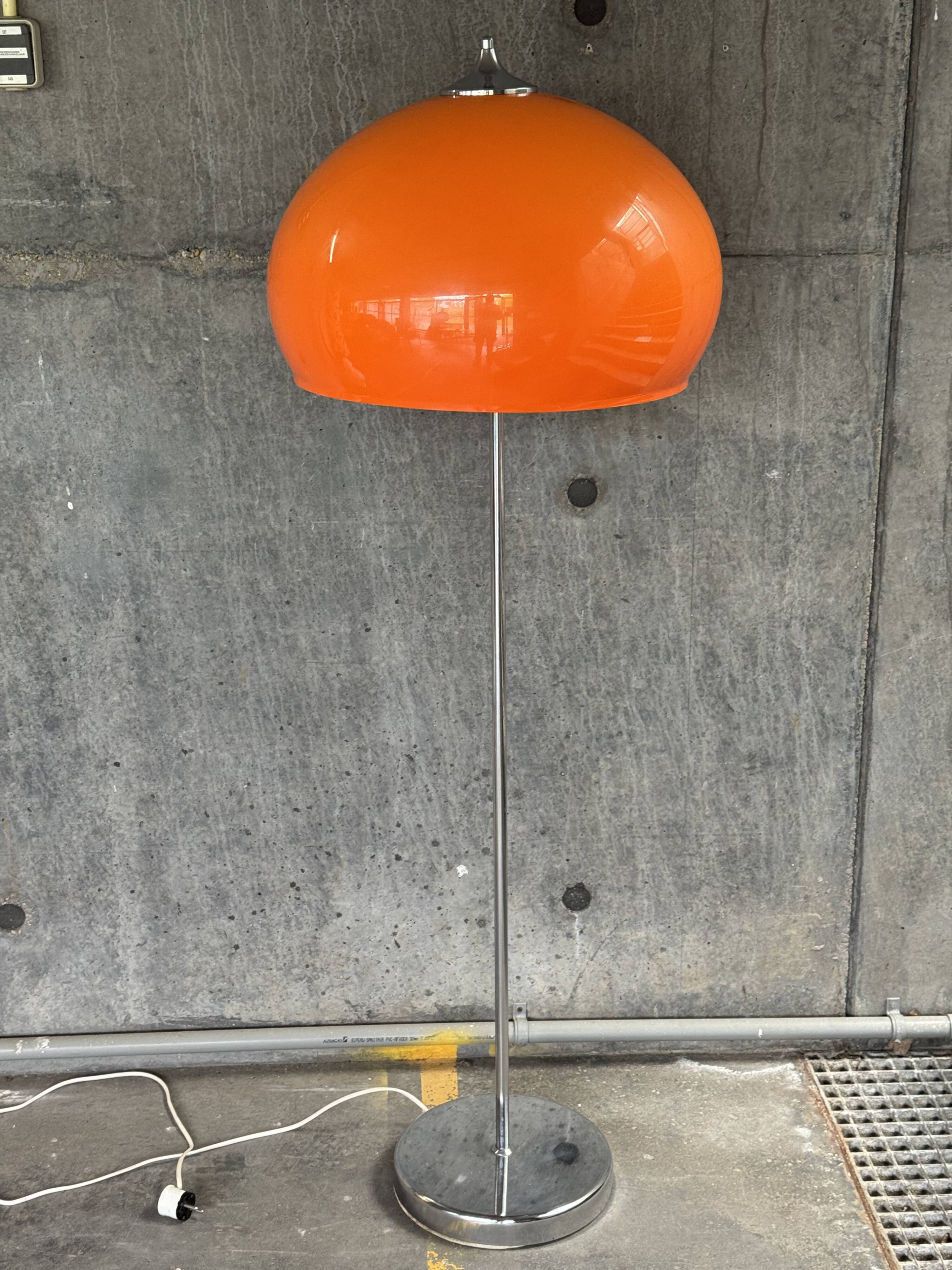 Lampe de sol Space Age de Harvey Guzzini