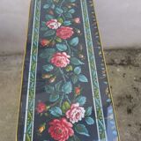 Nice table with roses decor