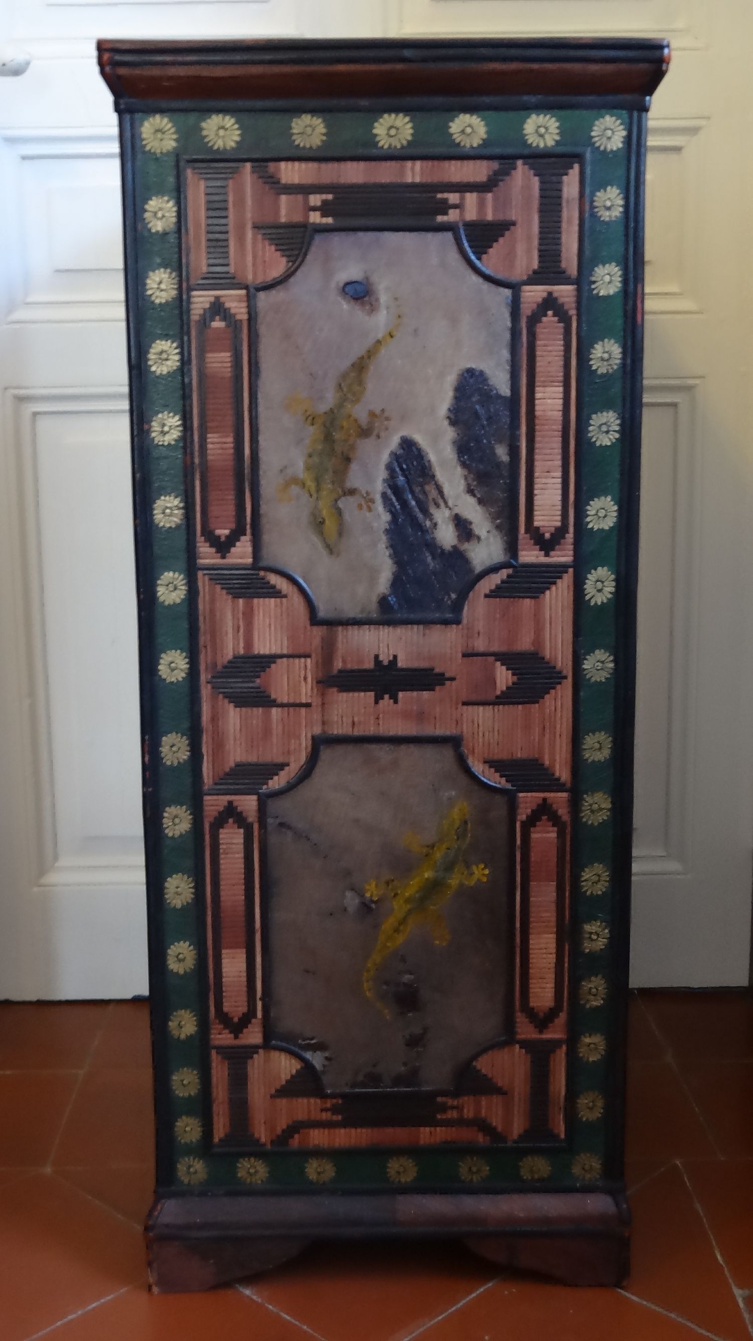 Bali furniture (sideboard) in polychromed banana leaves 54 x 91 x 38 cm