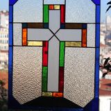 Vitrail décoratif Croix – Verre coloré fait main, 40 × 60 cm