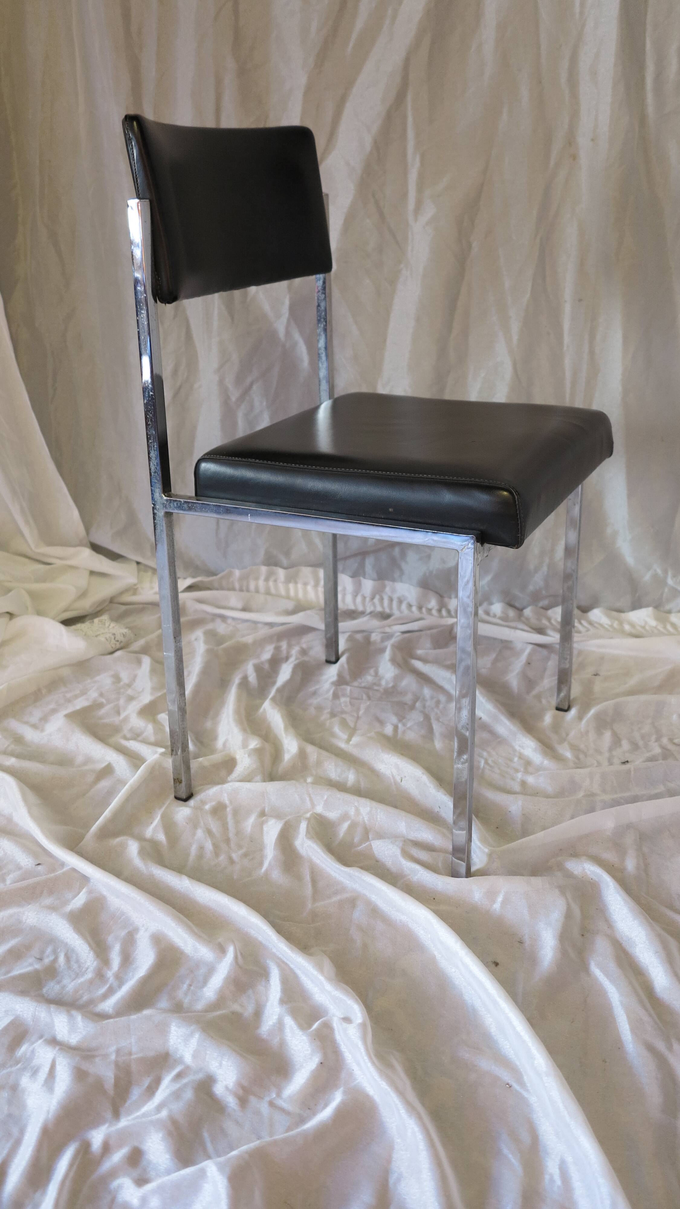 Modernist chair in chromed metal and black imitation leather