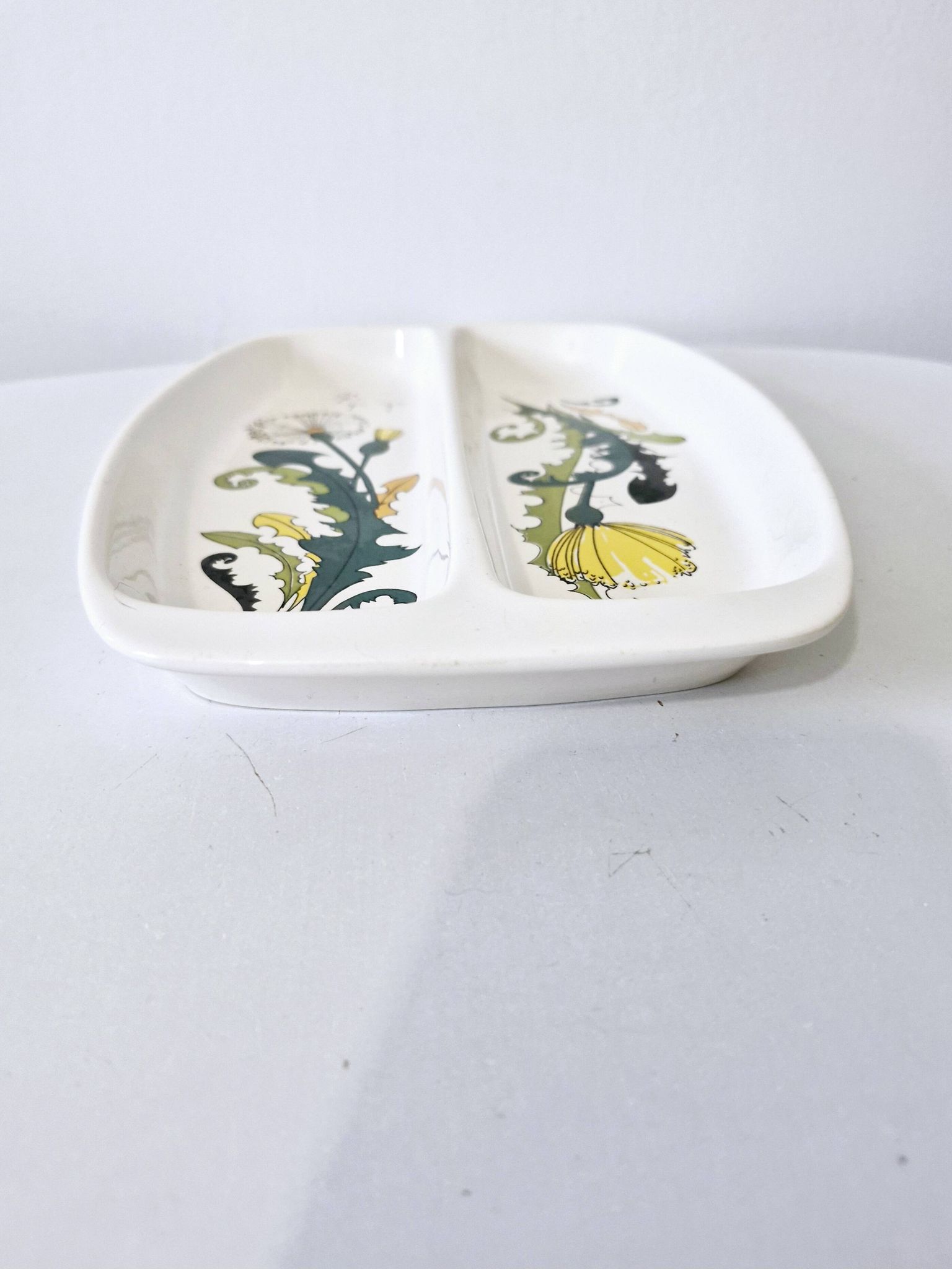 Partitioned plate in porcelain, dandelion model, Villeroy and Boch.