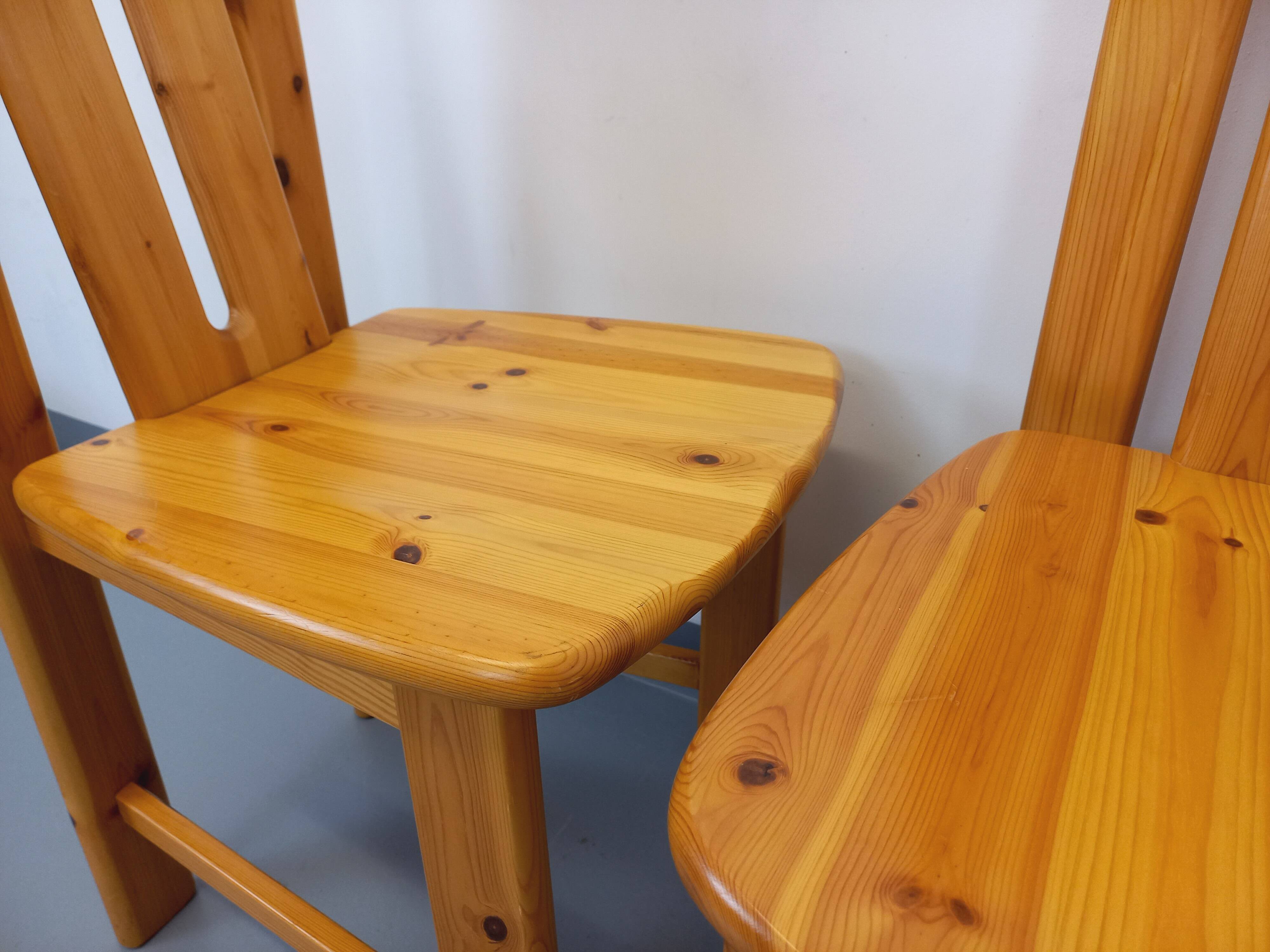 Set of 4 vintage pine chairs from the 70s and 80s
