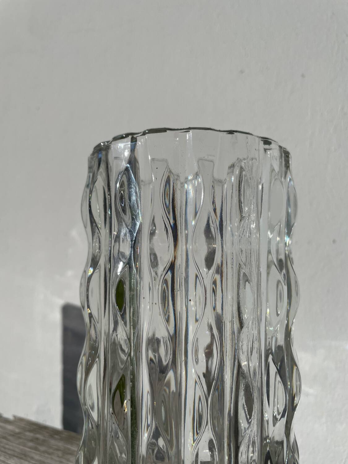 Vase en verre épais transparent