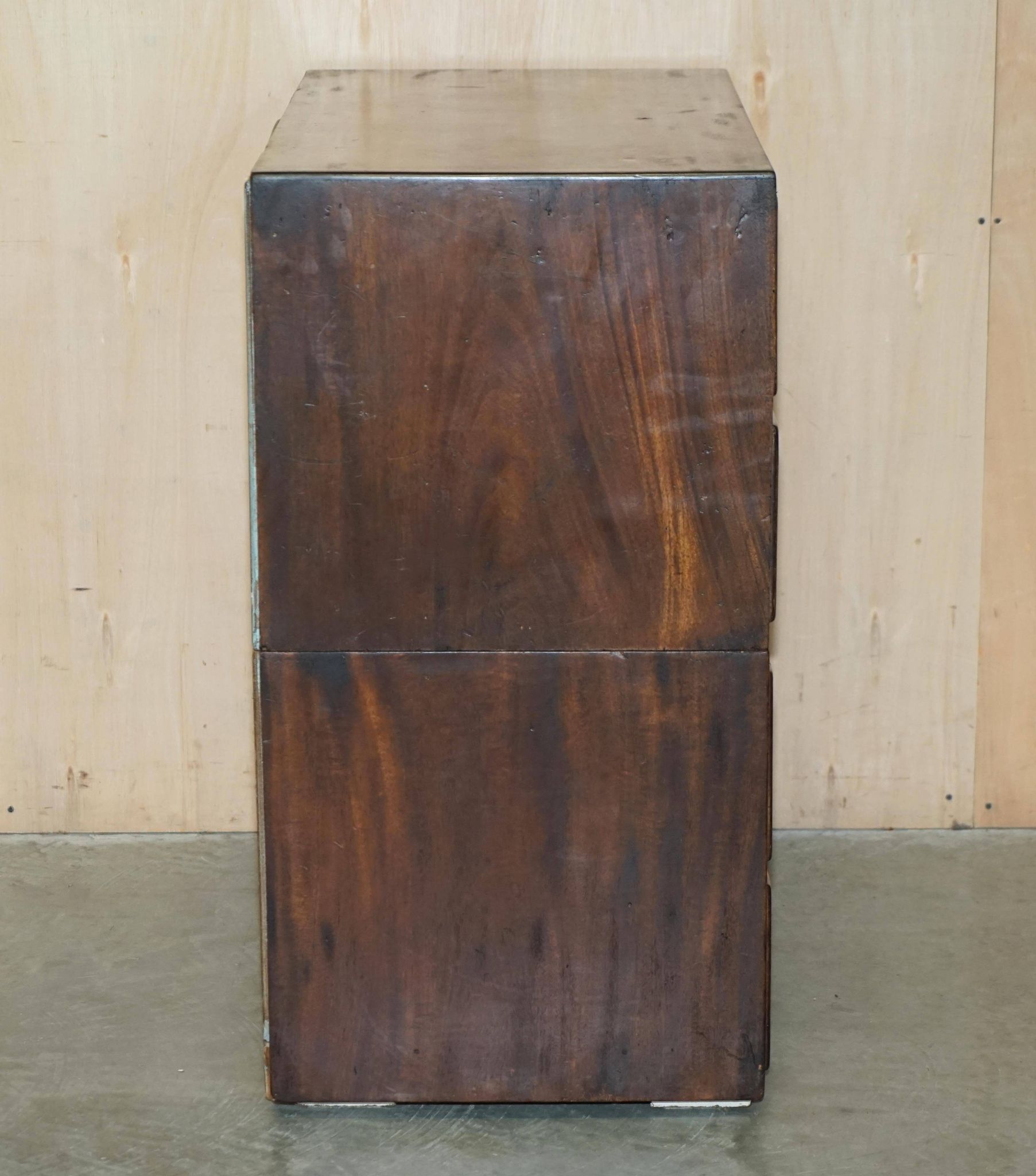 Commode de campagne militaire en acajou circa 1880