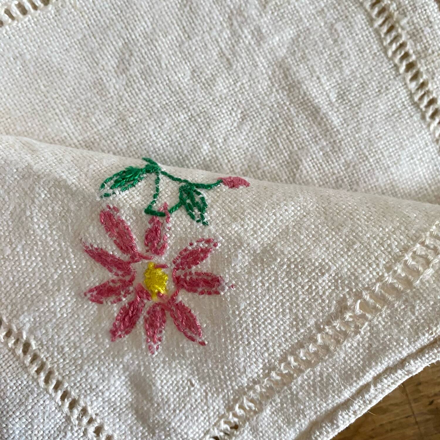 Embroidered linen square napkins