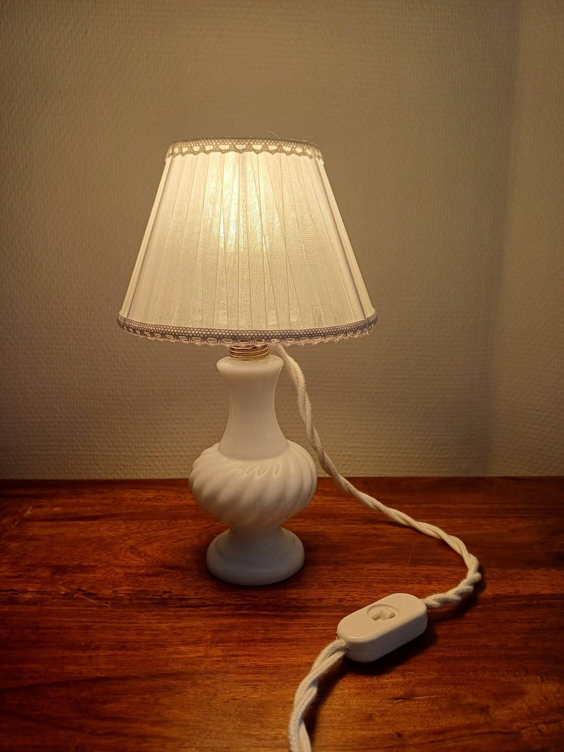 Paire de veilleuses en opaline des années 70
