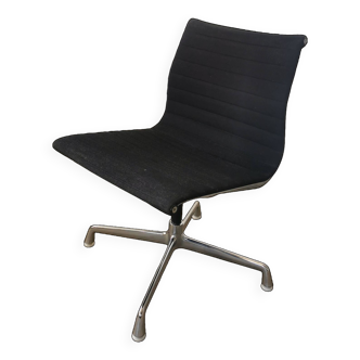 Charles & Ray Eames swivel chair for Herman Miller model Aluminum Group EA 106