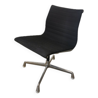 Chaise pivotante Charles & Ray Eames pour Herman Miller modèle Aluminium Groupe EA 106