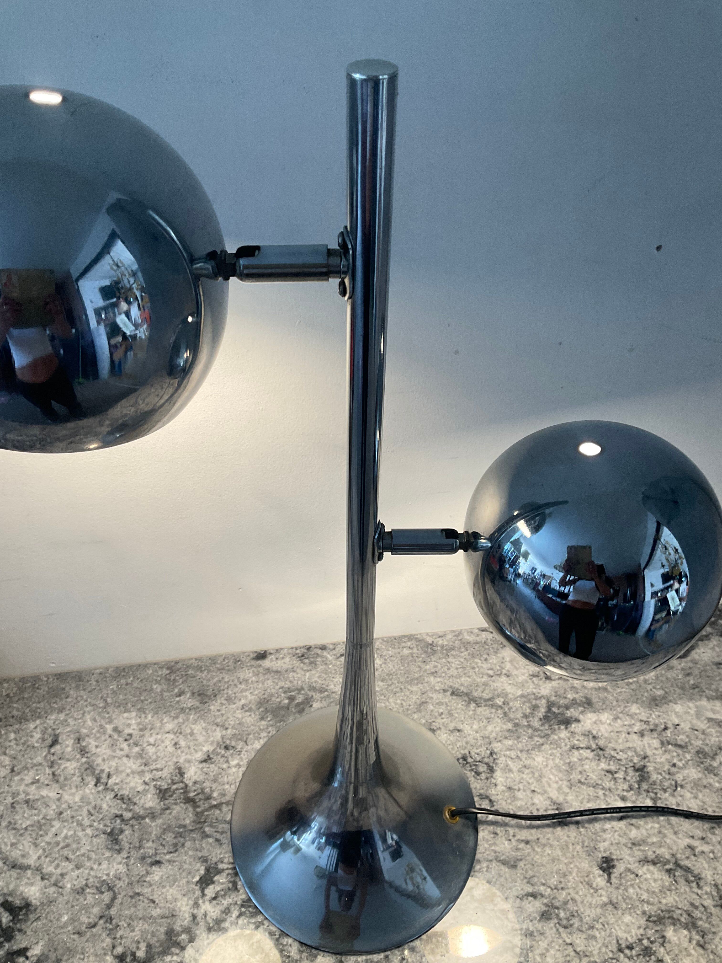 EyeBall Space Age lamp in chrome metal with tulip base.